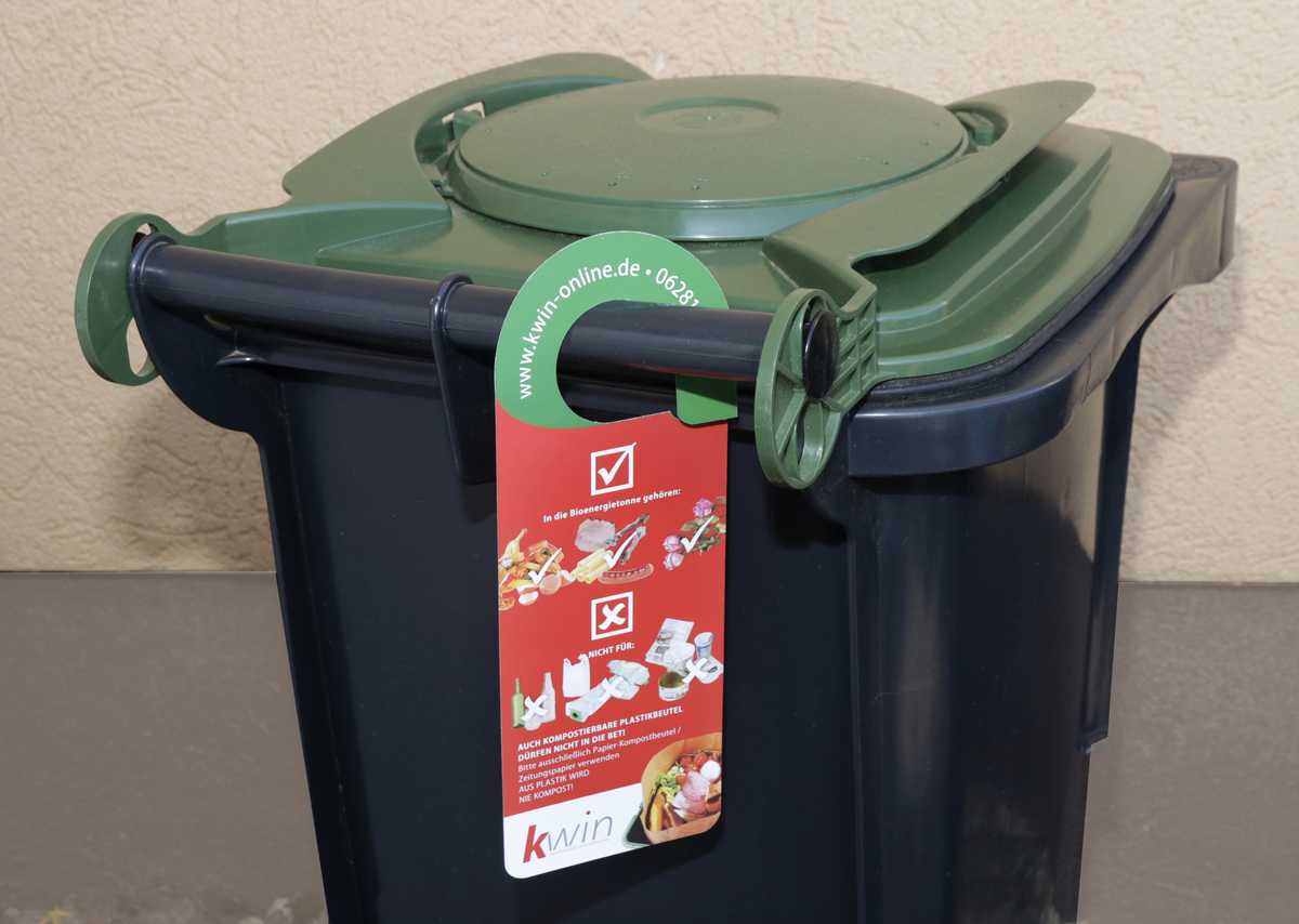 Eine gute Qualität des Bioabfalls ist wichtig für die Weiterverarbeitung dieses Materials zu hochwertigem Kompost. Nach der zweimonatigen „Lernphase“ bleiben nun ab 29. Juni falsch befüllte Tonnen ungeleert stehen.