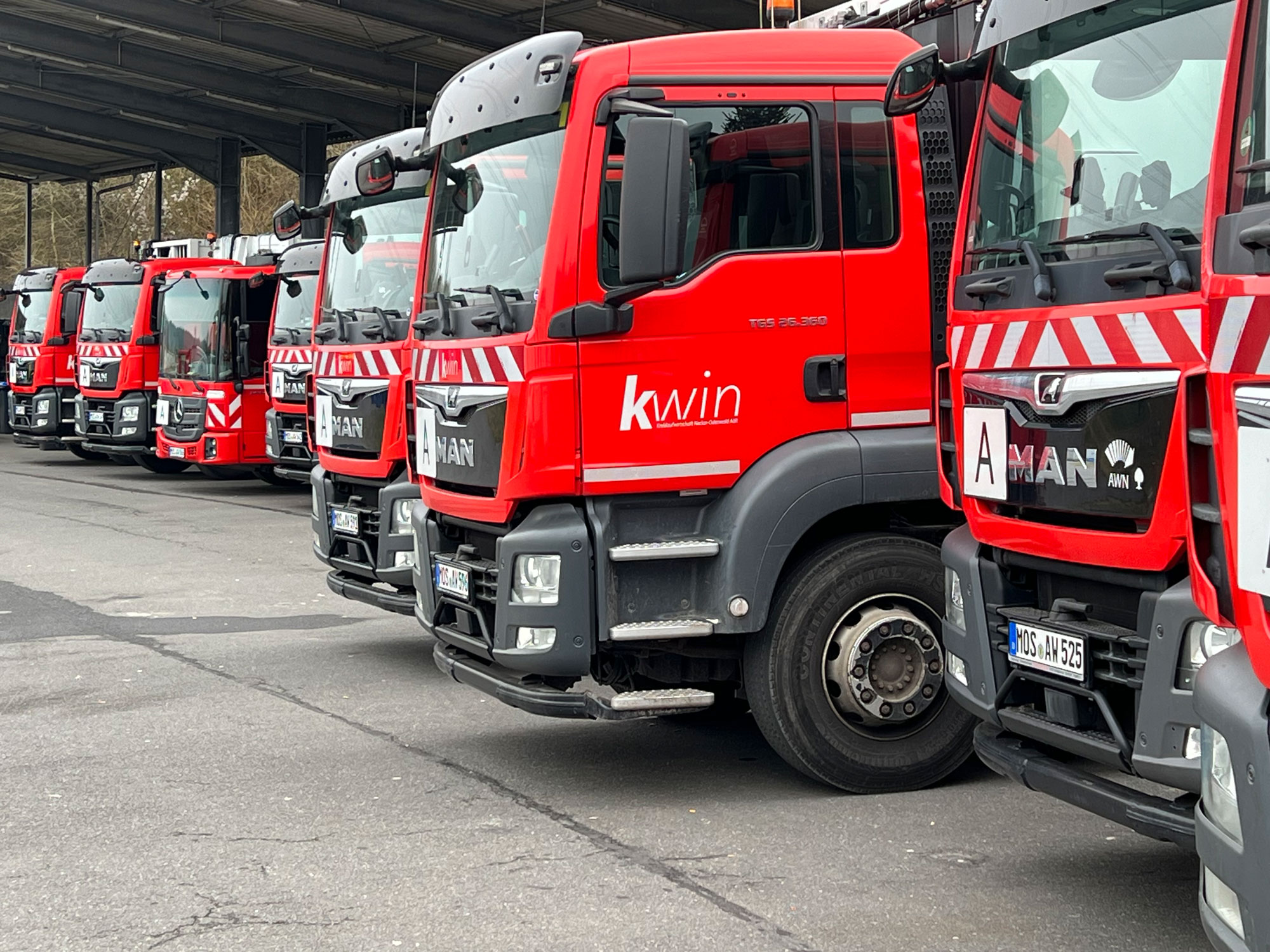 Müllfahrzeuge der KWiN auf dem Betriebshof, startbereit zur nächsten Tour!