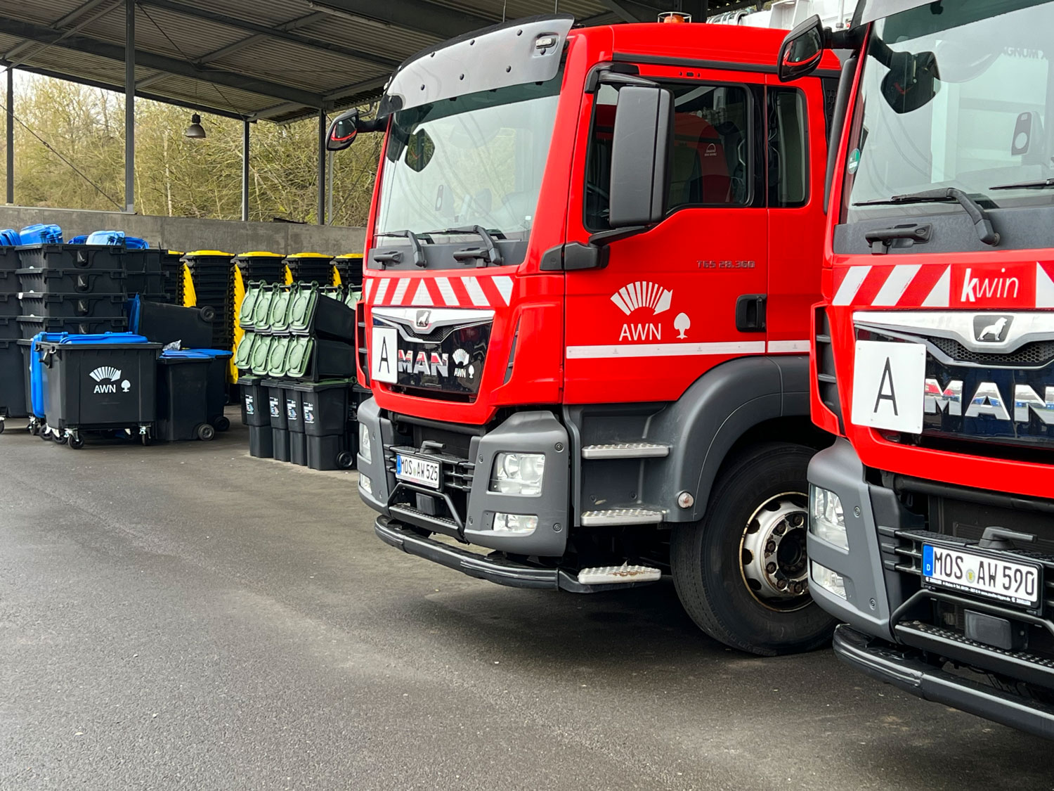 Abfallsammelfahrzeuge der KWiN im Betriebshof. Die Abfuhrtermine können anders liegen als gewohnt.